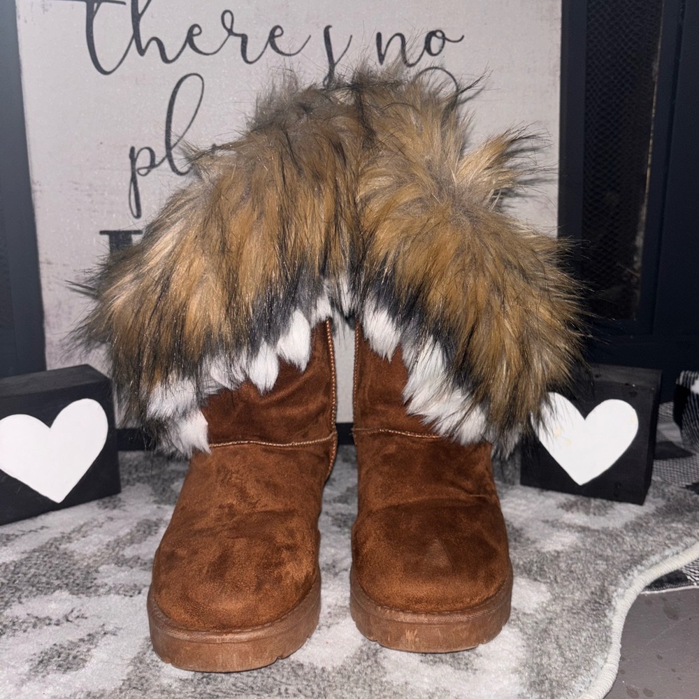 EUC BOOTS WITH THE FUR